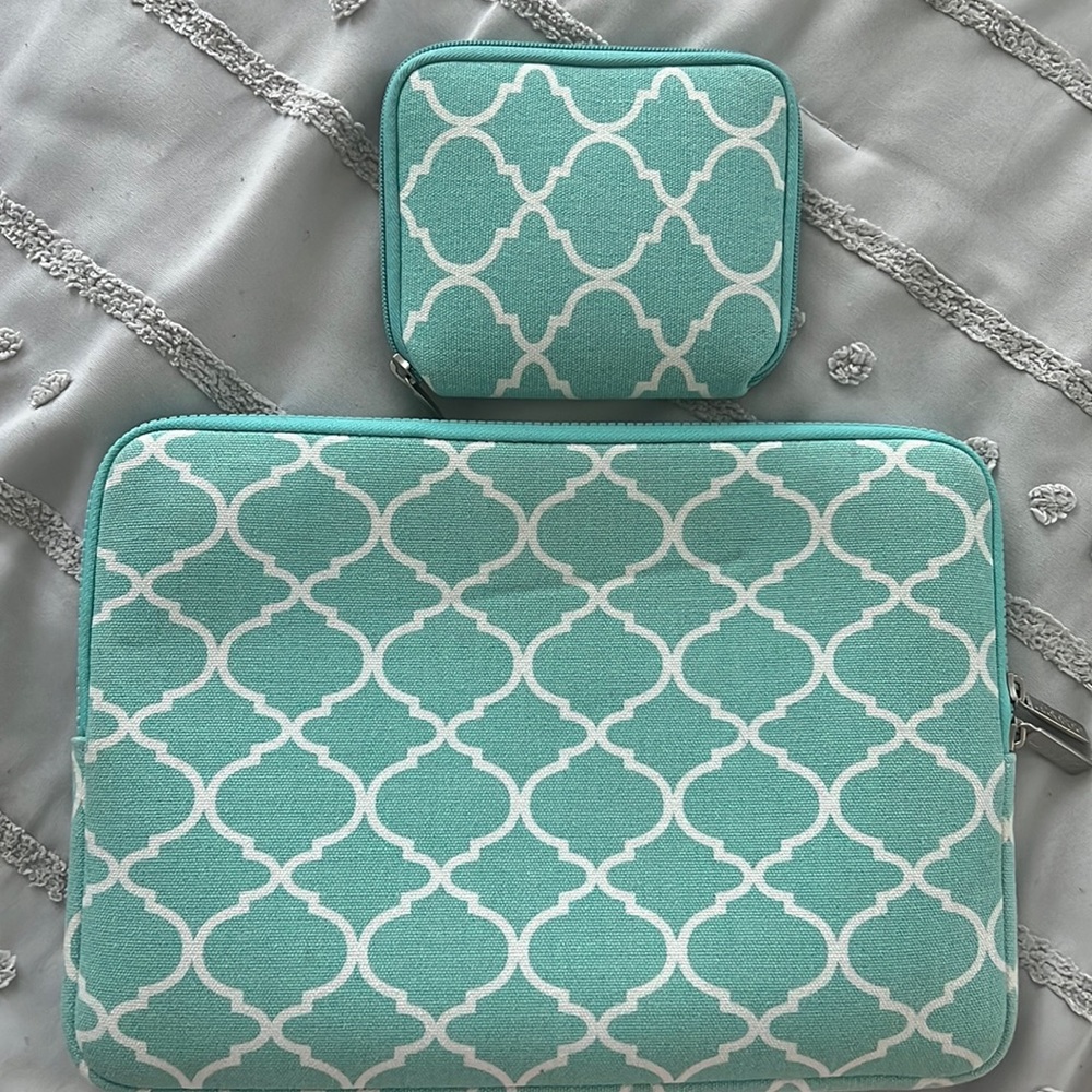 Green and white laptop sleeve and mouse case. Size 13-13.3